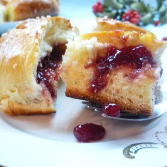 Рецепт булочки с брусничным джемом данубио