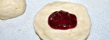 булочки с джемом и штрейзелем. Шаг 4