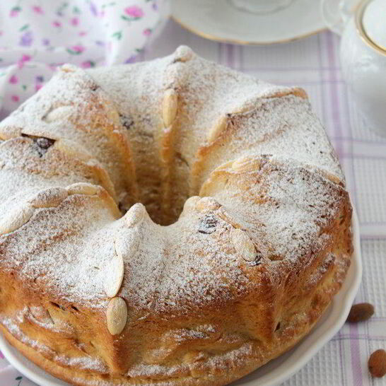 Рецепт гугельхопф с джемом, миндалем и клюквой