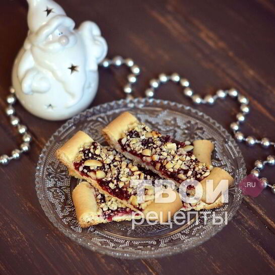 Рецепт песочные полоски с джемом и орехами