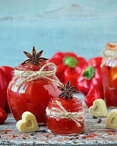 Пряный джем из сладкого и жгучего перца
