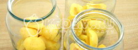 компот из абрикосов c яблоками на зиму. Шаг 2