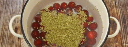 компот из черешни в кастрюле. Шаг 6