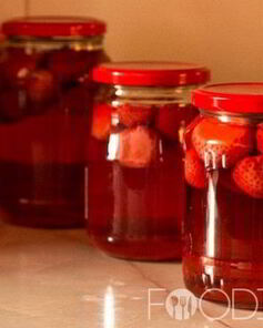 Компот из клубники и черешни