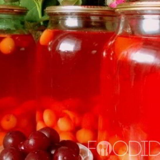 Рецепт компот из вишни и клубникой