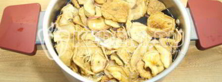 компот из вишни и яблок. Шаг 3