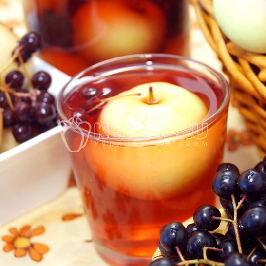 Рецепт компот из яблок и черноплодной рябины