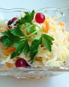Квашеная капуста с клюквой