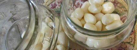 чеснок маринованный с крыжовником. Шаг 3