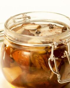 Маринованные подосиновики с можжевельником