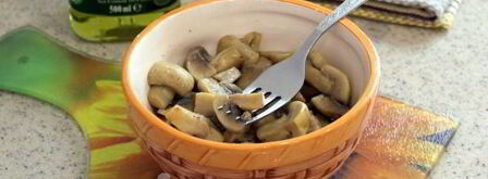 шампиньоны, маринованные в лимонном соке и коньяке. Шаг 8