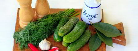 малосольные огурцы в пакете с чесноком. Шаг 2