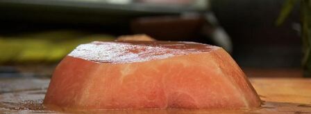 арбуз с козьим сыром и луковым вареньем. Шаг 4