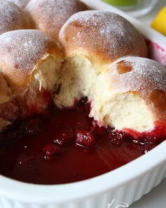 Бухтельн на малиновом конфитюре