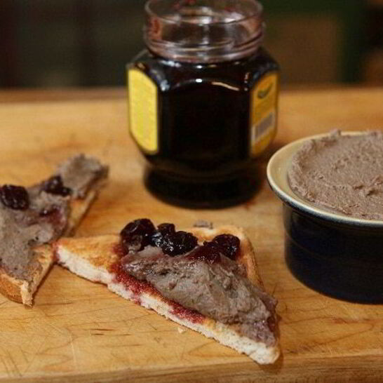 Рецепт тосты с вареньем и паштетом из куриной печенки