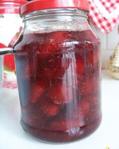 Варенье клубничное и абрикосовое