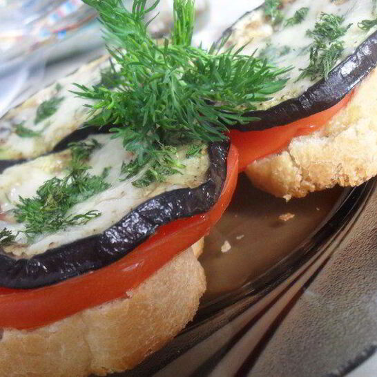 Рецепт башенки из баклажана, помидора и сыра