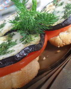 Башенки из баклажана, помидора и сыра