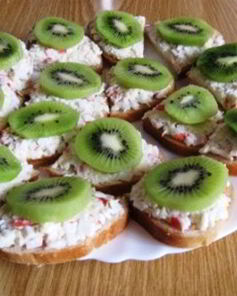 Бутерброды с крабовыми палочками