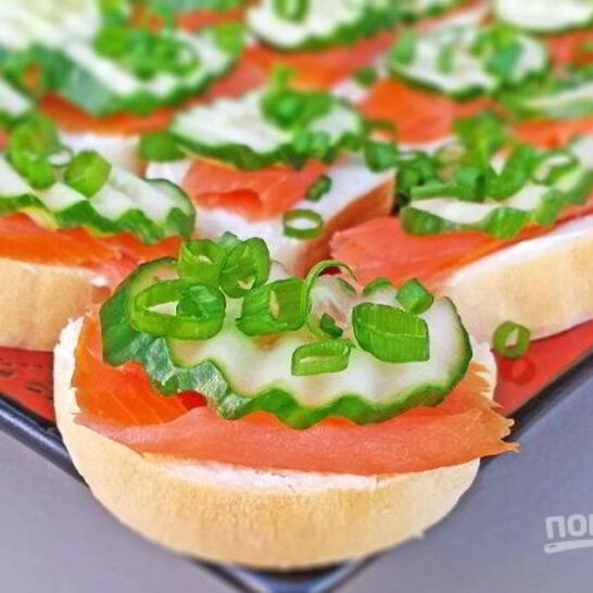 Рецепт бутерброды с красной рыбой и огурцом