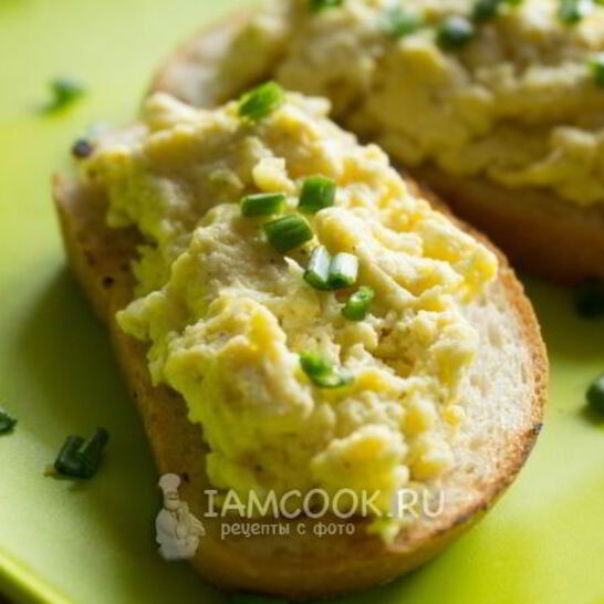 Рецепт бутерброды с яичницей-болтуньей