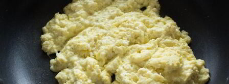 бутерброды с яичницей-болтуньей. Шаг 6