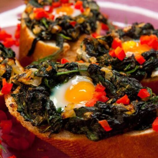 Рецепт бутерброды со шпинатом и перепелиным яйцом