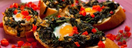 бутерброды со шпинатом и перепелиным яйцом. Шаг 4