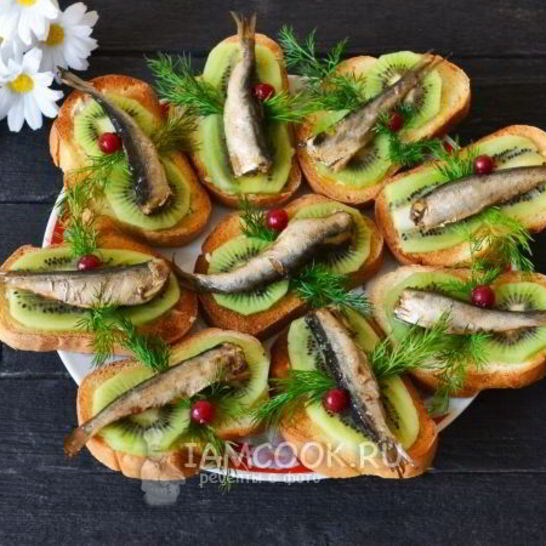 Рецепт бутерброды со шпротами и киви