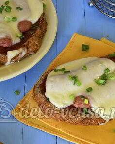 Горячие бутерброды с сосиской и сыром