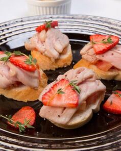 Горячие бутерброды с тунцом и помидорами