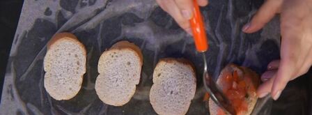 горячие бутерброды с тунцом и помидорами. Шаг 3