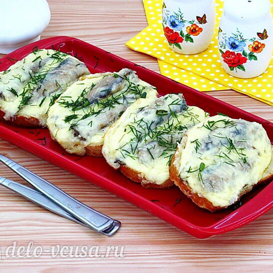 Рецепт горячие бутерброды со шпротами и сыром