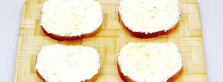 горячие бутерброды со шпротами и сыром. Шаг 5