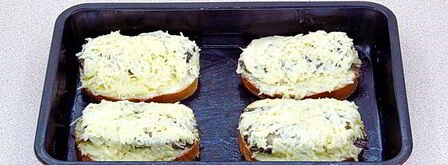 горячие бутерброды со шпротами и сыром. Шаг 7