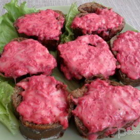 Рецепт горячие бутерброды со свеклой и сыром