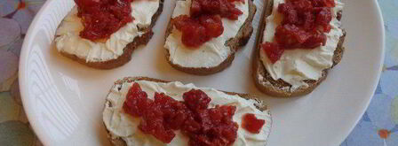 открытые бутерброды с творогом и сушеными томатами. Шаг 5