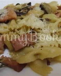 Фарфалле в пиве с баклажанами и беконом