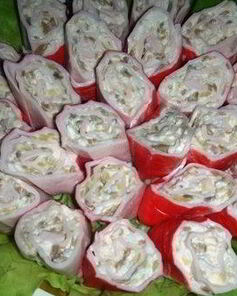 Крабовые палочки, фаршированные грибами и яйцом