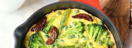 фриттата с брокколи, спаржей и вялеными томатами. Шаг 7