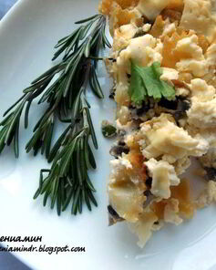 Фриттата с пастой, шампиньонами и фетой