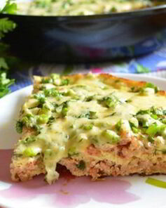 Омлет с фаршем на сковороде