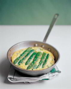 Омлет с картофелем и спаржей