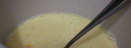 омлет с копченым мясом и зеленым горошком. Шаг 2