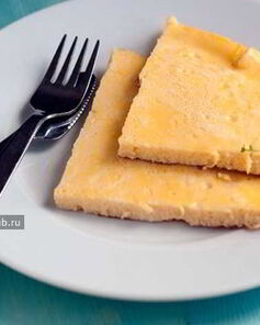 Омлет с молоком на сковороде