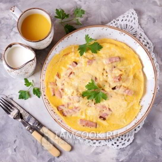 Рецепт омлет с ветчиной и сыром на сковороде