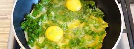 омлет весенний с зеленью. Шаг 7