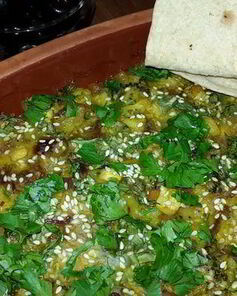 Постный омлет с овощами, запеченный в глиняных тарелках