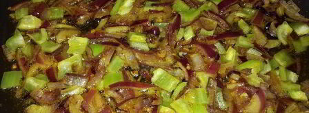 постный омлет с овощами, запеченный в глиняных тарелках. Шаг 3