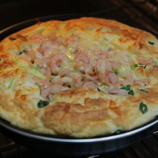 Рецепт пышный омлет с кабачком и креветками